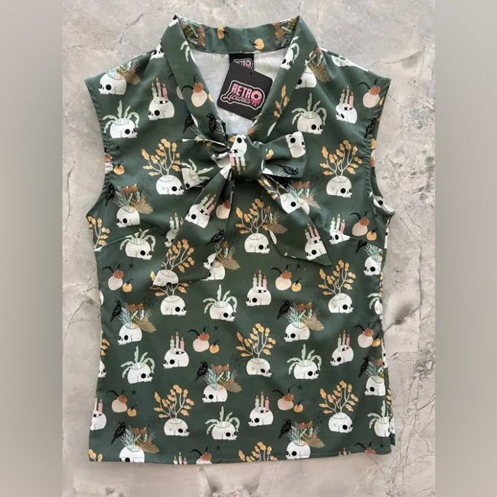 Retrolicious Skulls & Candles Bow Top size Large
